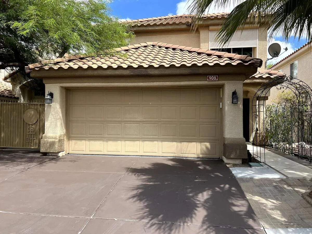 Big 4 Bedroom Property With A Pool location