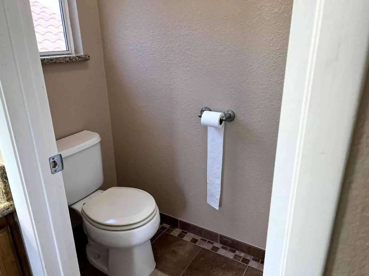 Big 4 Bedroom Property With A Pool Las Vegas Semesterbostad