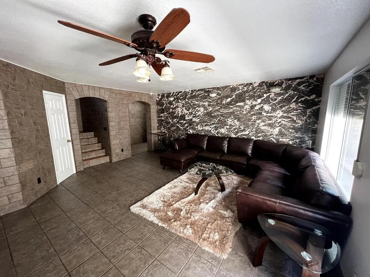Big 4 Bedroom Property With A Pool Las Vegas