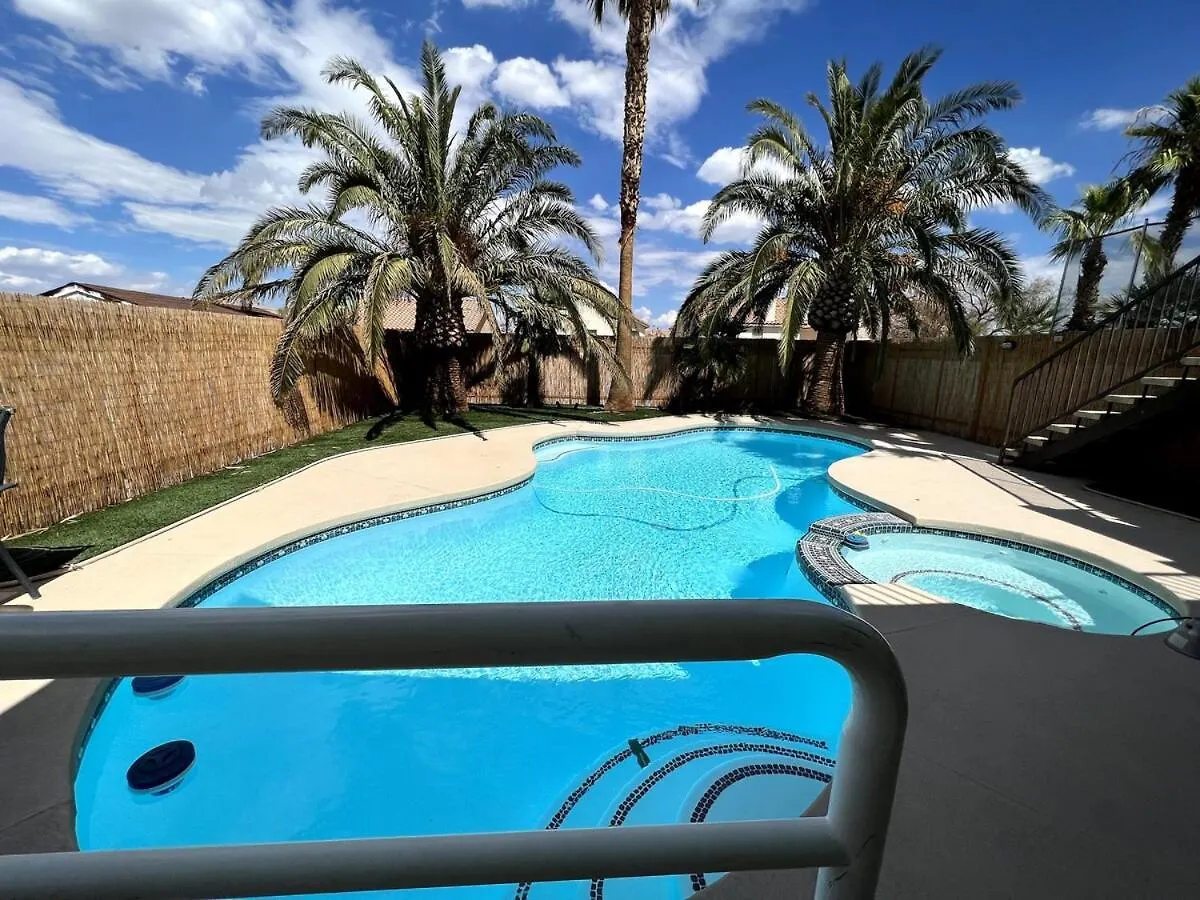 Big 4 Bedroom Property With A Pool Las Vegas Vakantiehuis