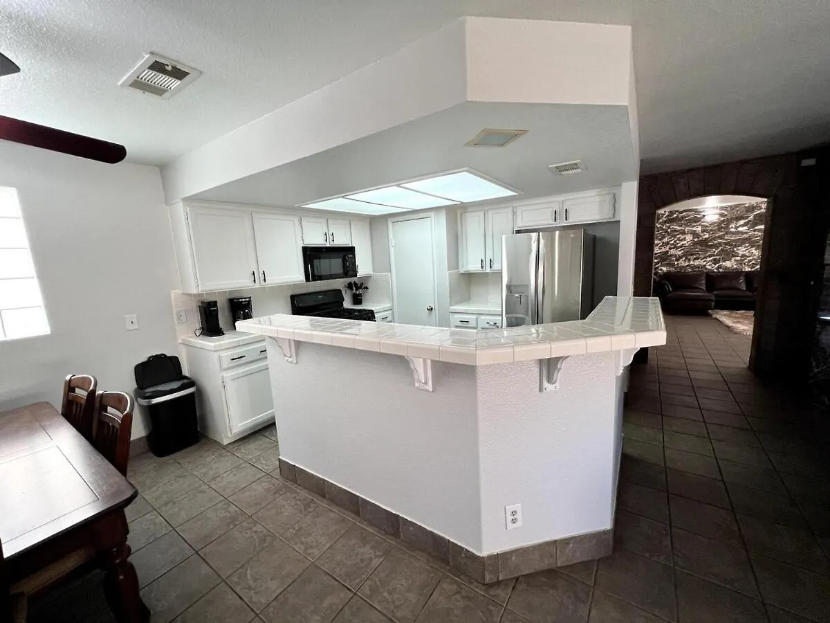Big 4 Bedroom Property With A Pool Las Vegas 0*,  Verenigde Staten